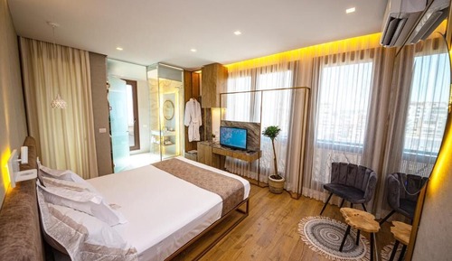 Exclusive Apartment, 4 Bedrooms, Balcony, City View
