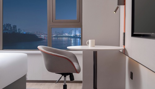 1 King Standard River View