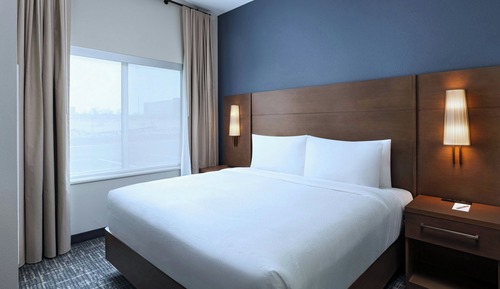 Studio Suite, 1 King Bed with Sofa bed, Non Smoking