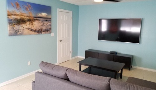House, 1 King Bed with Sofa bed, Kitchen (206 A 10th New)