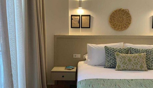 Deluxe Room, City View