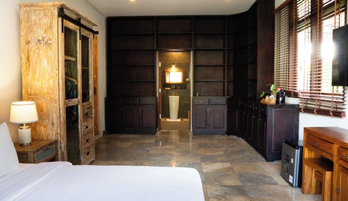 Luxury Suite, 1 King Bed, Non Smoking, Garden View