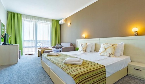 Family Double or Twin Room, Balcony, Partial Sea View
