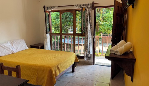 Comfort Room, Garden View