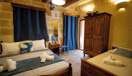 Classic Triple Room, City View