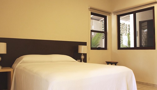 Deluxe Room, 1 Queen Bed, Patio, Pool View