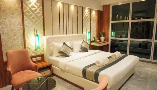 Suite Room with Bathtub