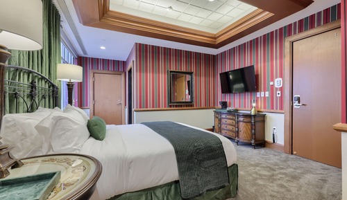 Luxury Room, 1 Queen Bed, Refrigerator, City View