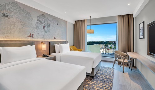 Deluxe Room, 2 Twin Beds, Pool View