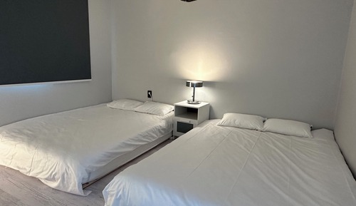 Table Room for 4 people