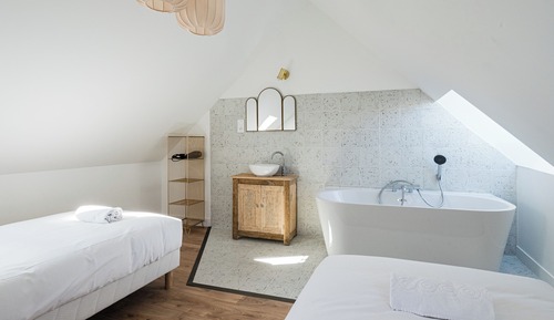 Comfort Duplex, Bathtub, City View