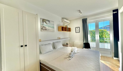 Standard Studio, Balcony