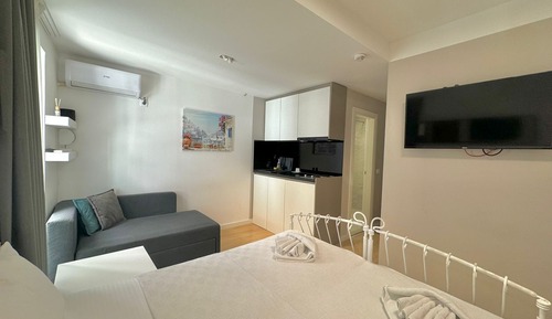 Family Studio, Balcony
