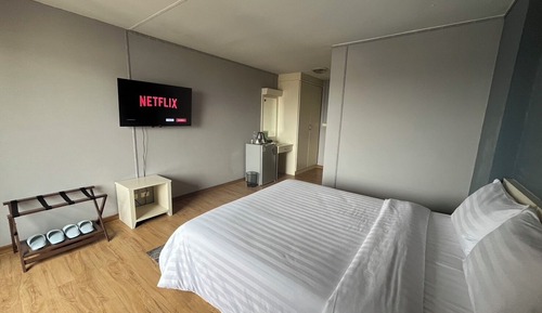 Basic Room, City View