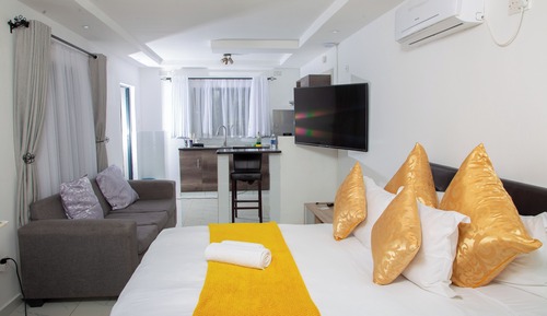 Deluxe Studio Suite, Garden View