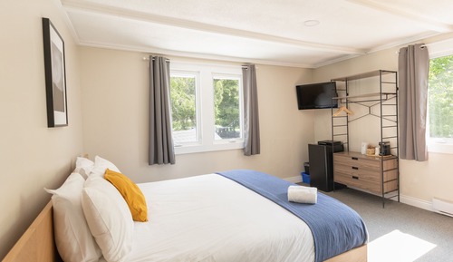 Standard Room, 1 Queen Bed