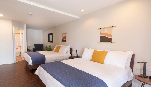 Comfort Studio, 2 Queen Beds, Patio, Lake View