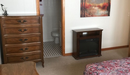Cabin 10, Lakefront
