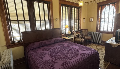 Laying In, 1 King Bed (Second Floor - No Elevator)