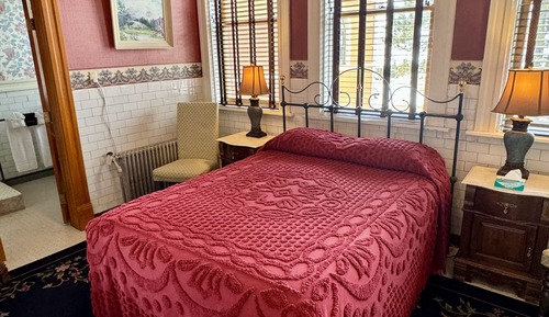 Operating, 1 Queen Bed (Second Floor - No Elevator)