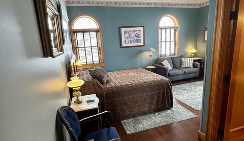Nurses Station, 1 Queen Bed (Second Floor - No Elevator)