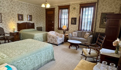 Outpatient, 2 Queen Beds (First Floor)