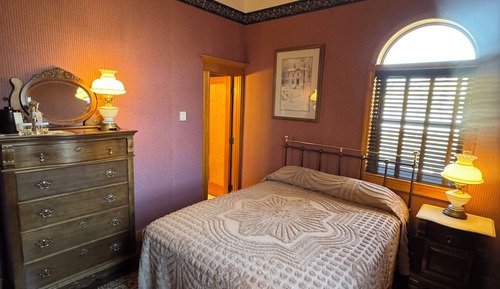 Imaging, 1 Queen Bed (Second Floor - No Elevator)
