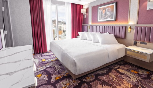 Deluxe Suite, 1 King Bed, City View