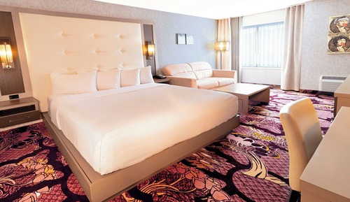 Room, 1 King Bed (with Chesterfield)