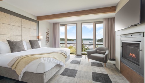 Deluxe Room, 1 King Bed, Accessible, Fireplace