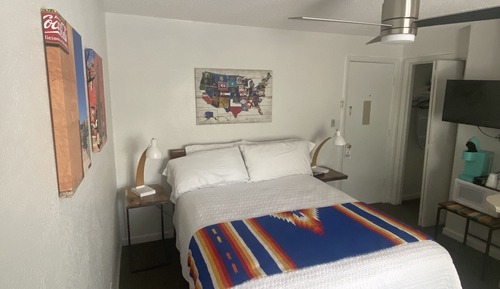 Standard Room, 1 Queen Bed