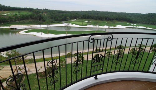 [Mona Breakfast] Suite+Breakfast (6-9 AM) for 2 @Golf Clubhouse (3-5min. Car Ride)