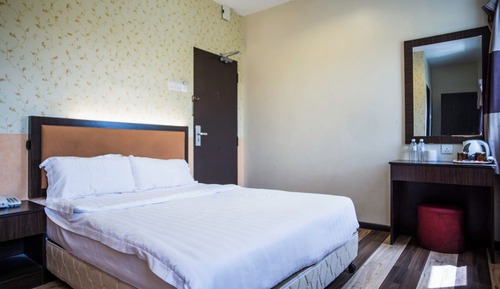 Standard Queen Room