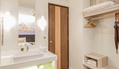 Deluxe Cozy Room