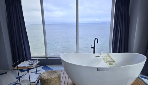 Royal Suite, Ocean View (Condo Type)