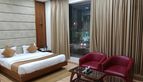 Luxury Triple Room, City View