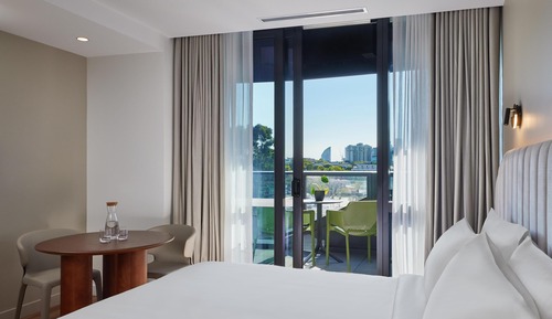 Studio, 1 King Bed, Balcony