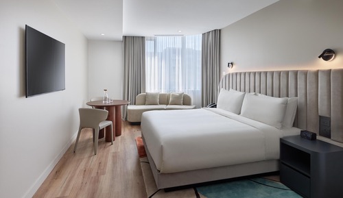 Room, 1 King Bed, Balcony (with Den)