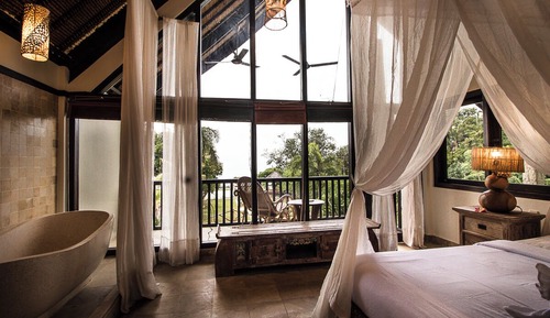 Deluxe House, 4 Bedrooms, Beachfront