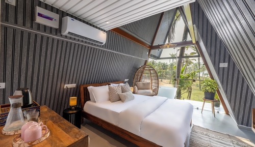 Luxury Room, Balcony, Partial Sea View