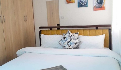 Deluxe Studio Suite, City View
