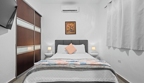 Exclusive Studio, Patio (MM9)