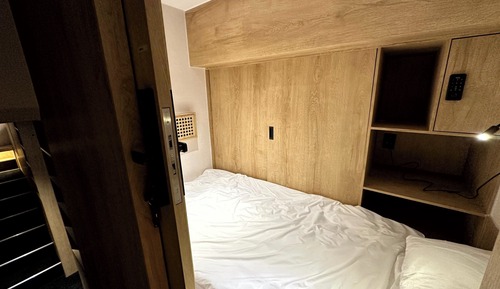 Premium Shared Dormitory, Men only
