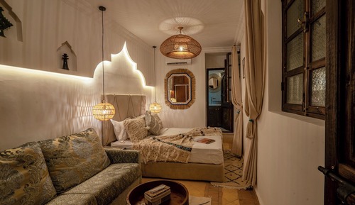 Queen-Size Room with Balcony