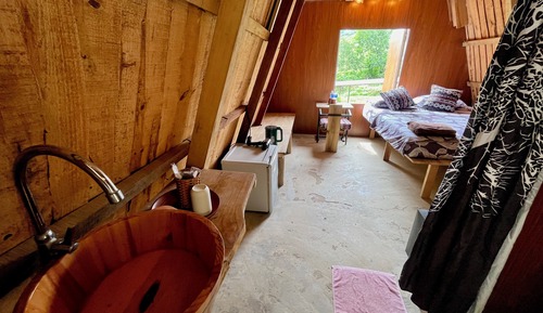 Basic Cabin, Hill View