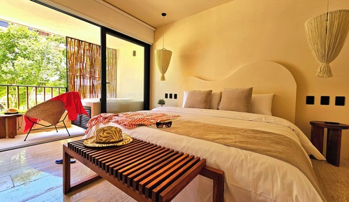 Studio with terrace and hot tub