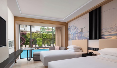 Deluxe Room, 2 Queen Beds, Non Smoking, Pool View