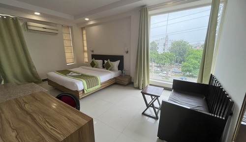 Deluxe Double Room, City View