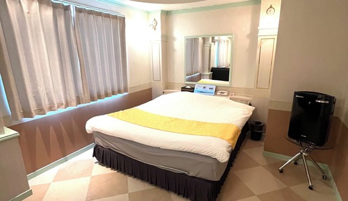 Deluxe Room, Smoking