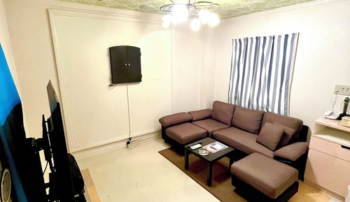 Deluxe Suite, Smoking